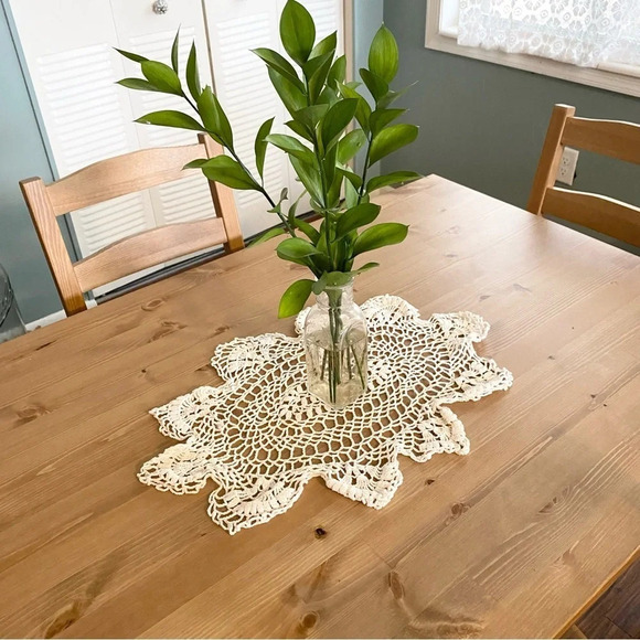 Vintage Oval Lace Crochet Doily Cream
Circular Doilie Cottagecore - Picture 4 of 4